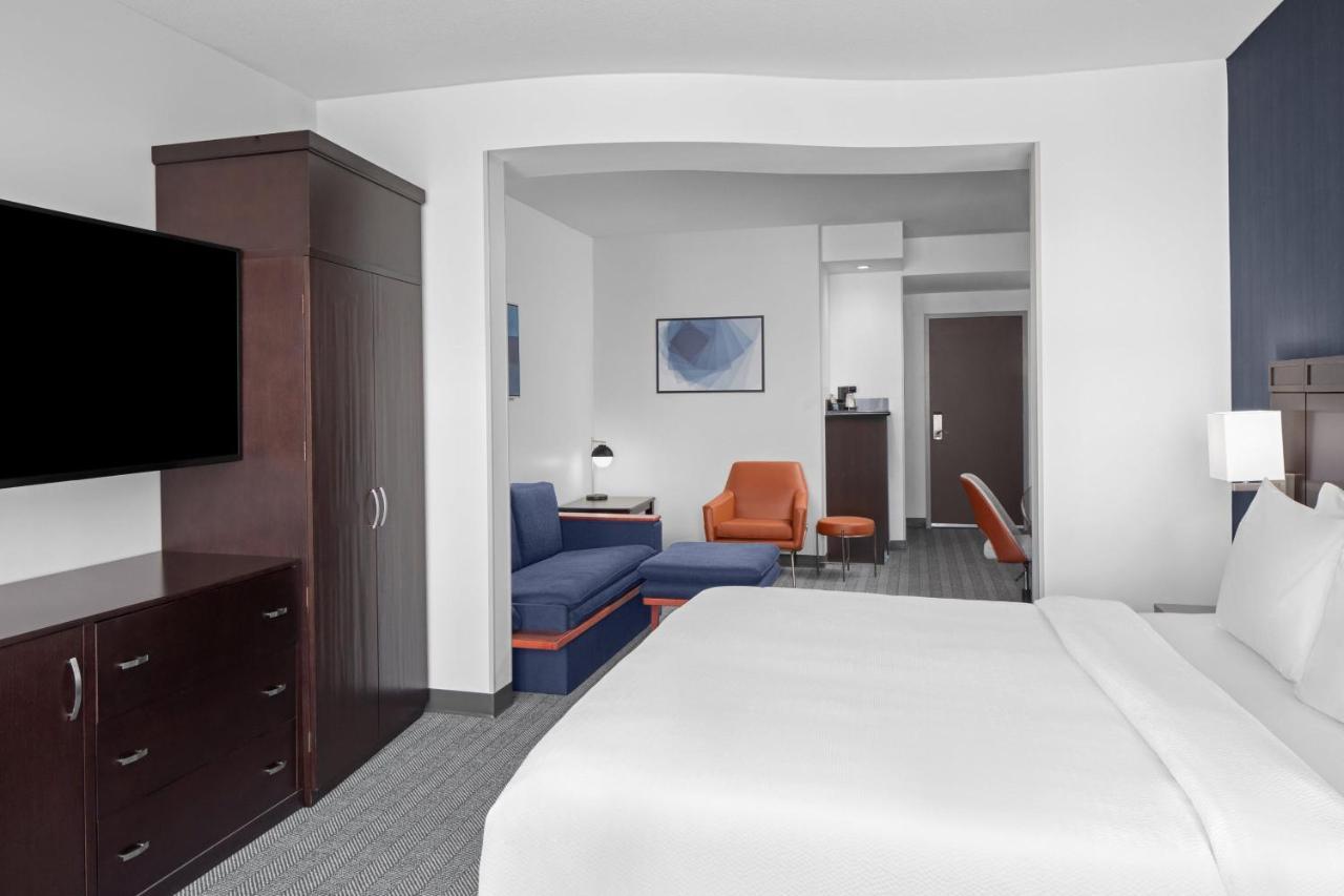 Courtyard Cleveland University Circle Екстер'єр фото