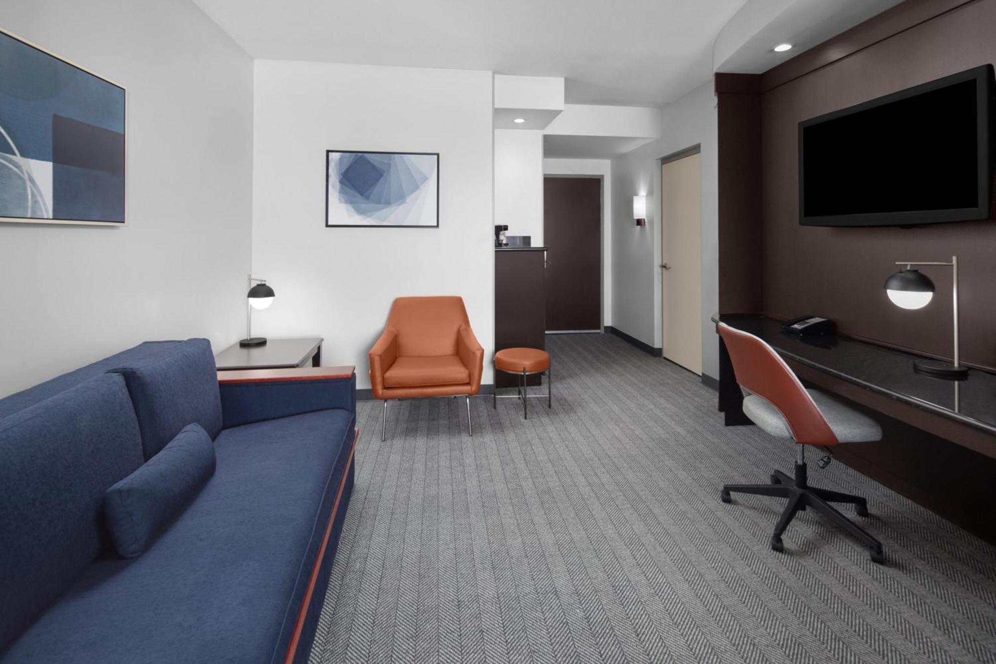 Courtyard Cleveland University Circle Екстер'єр фото