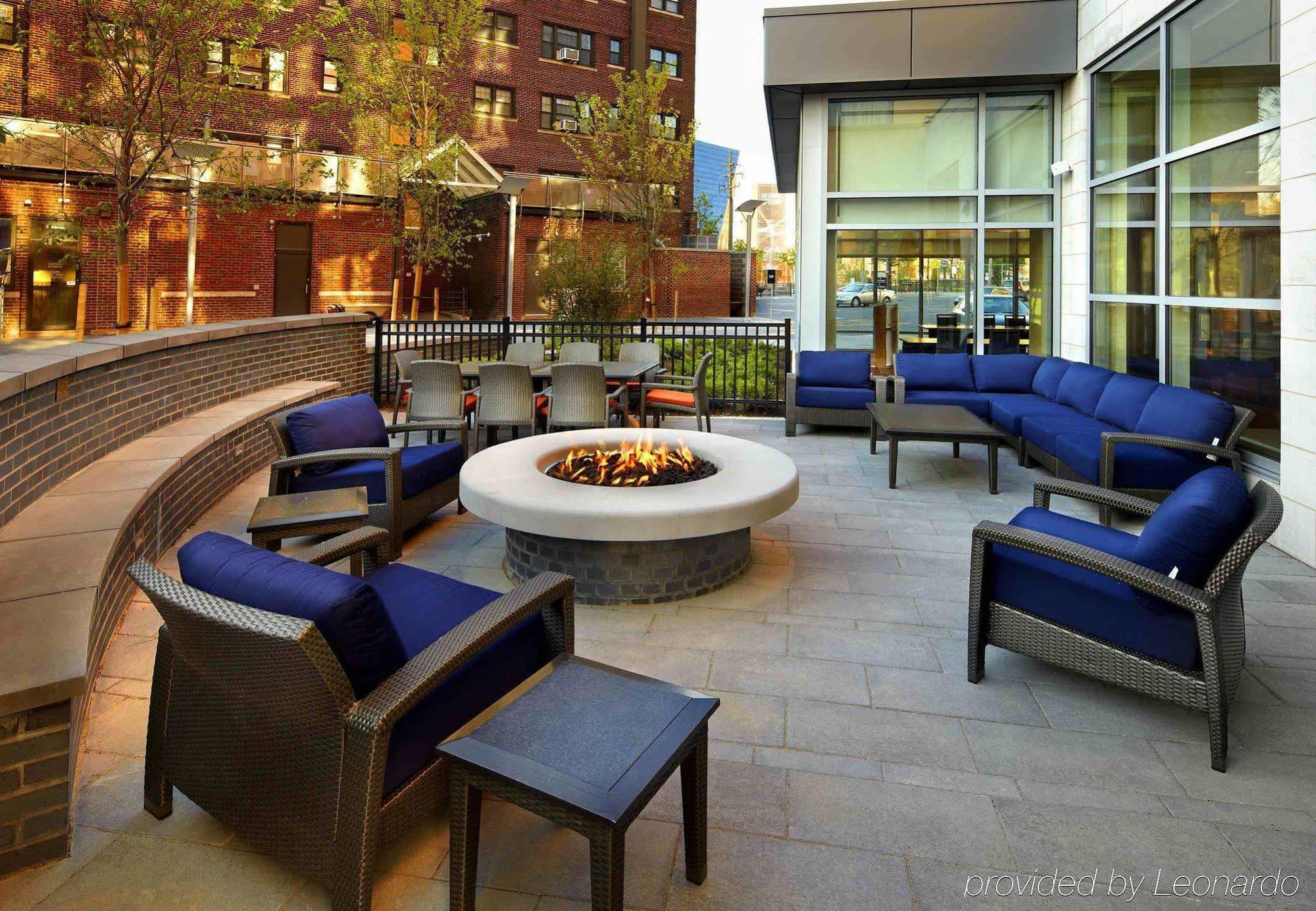 Courtyard Cleveland University Circle Екстер'єр фото