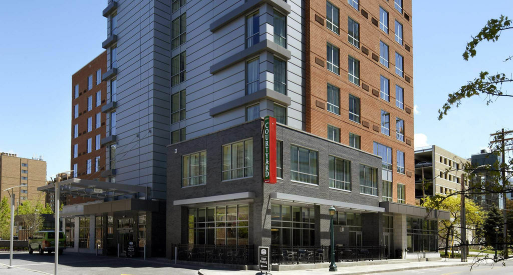 Courtyard Cleveland University Circle Екстер'єр фото